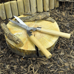 KINGFISHER WOOD HANDLE HEDGE SHEAR      